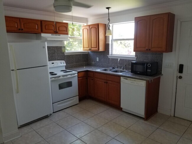 Cocina / Sala de estar - 1025 General Taylor St