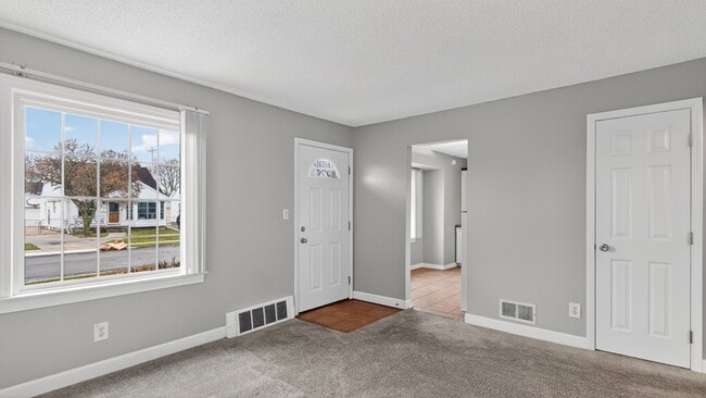 Building Photo - 648 Mayflower Ave