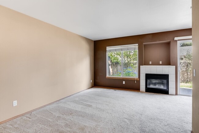 Building Photo - 15979 SW Roth Dr