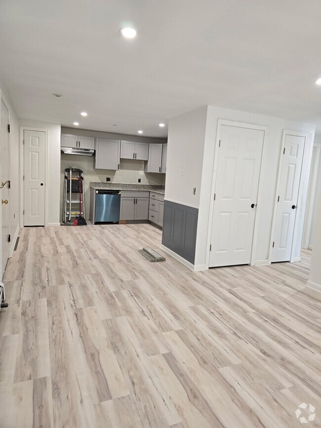 Building Photo - 403 White Cedar Blvd