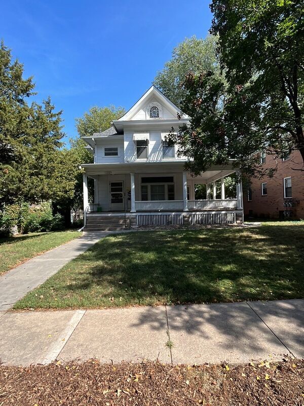 Primary Photo - 1220 S 20th St