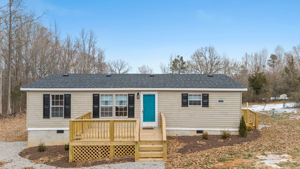 Foto principal - Newly Remodeled 3-Bedroom Home in Cumberland!