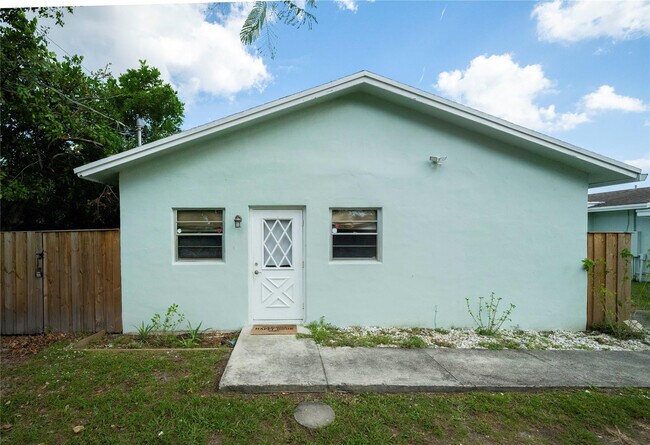 Foto del edificio - 121 NW 36th St