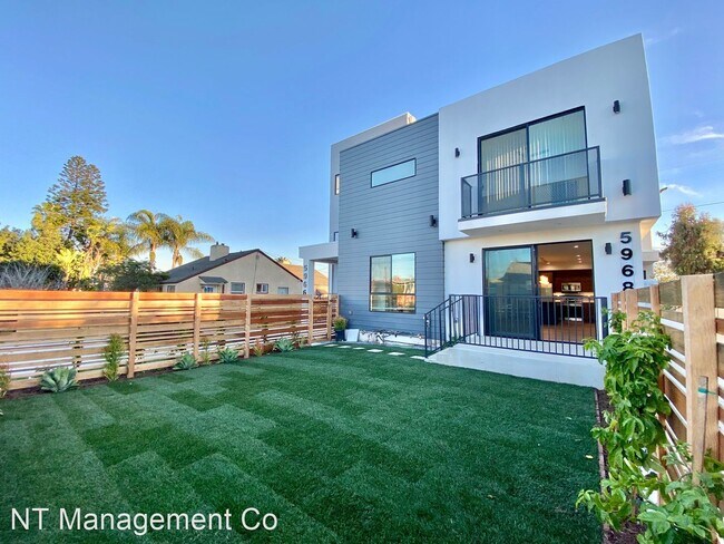 Foto del edificio - 4 br, 4 bath Apartment - 5966 - 5968 W. 86...