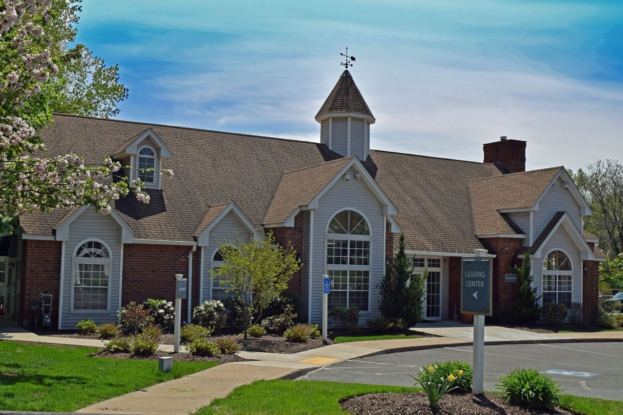 Huntington Woods Apartments Bristol, CT