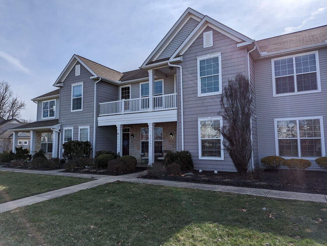 Primary Photo - Stylish 2-Bedroom, 2-Bath Condo in Avon wi...