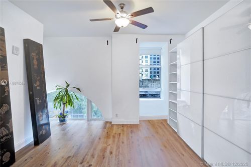 Building Photo - 111 E Flagler St