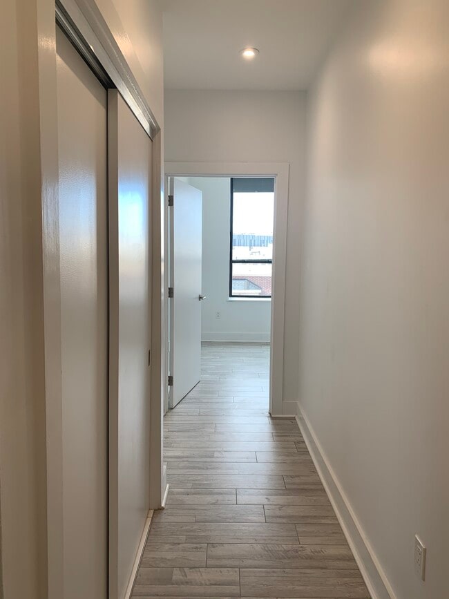 Building Photo - 1169 Hope St