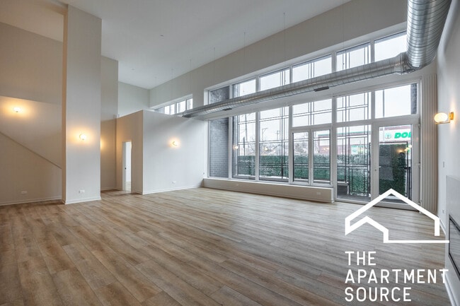 Building Photo - 3207 N Narragansett Ave