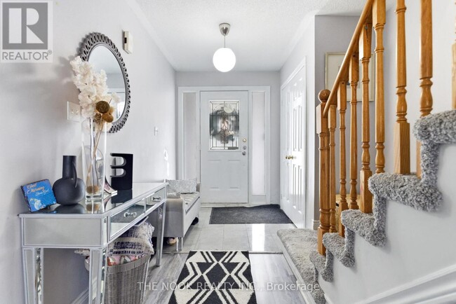 Photo du bâtiment - 119 Brownstone Crescent