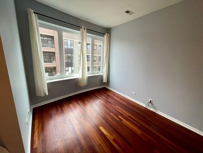 Foto del edificio - 4917 N Lincoln Ave