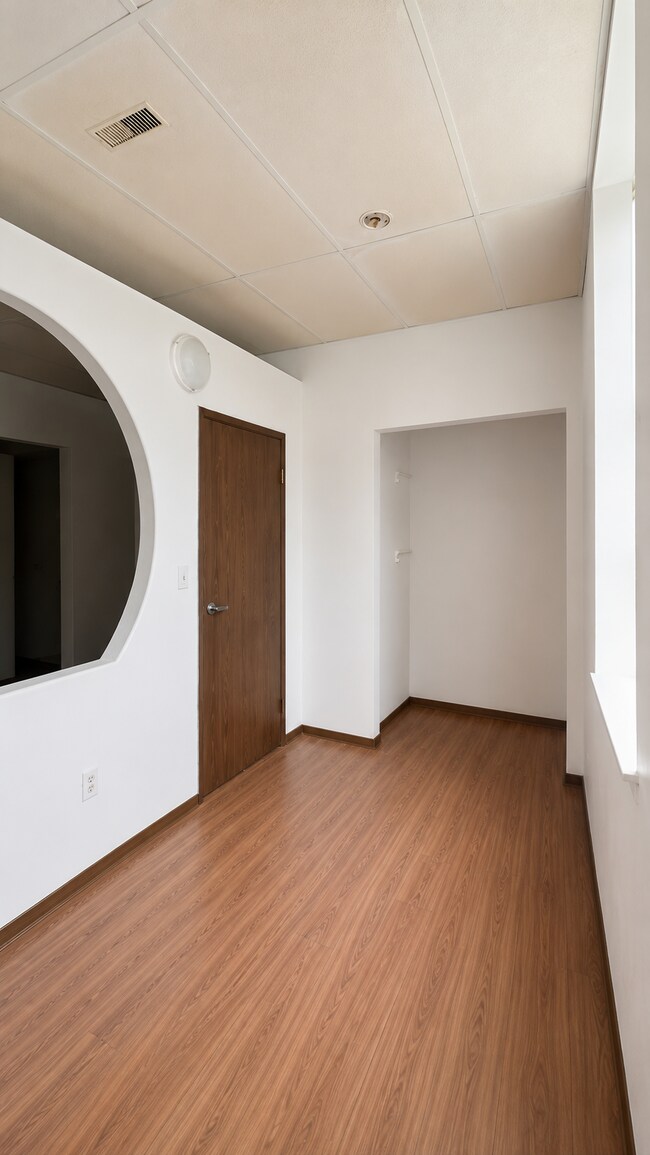 Photo du bâtiment - One Bedroom