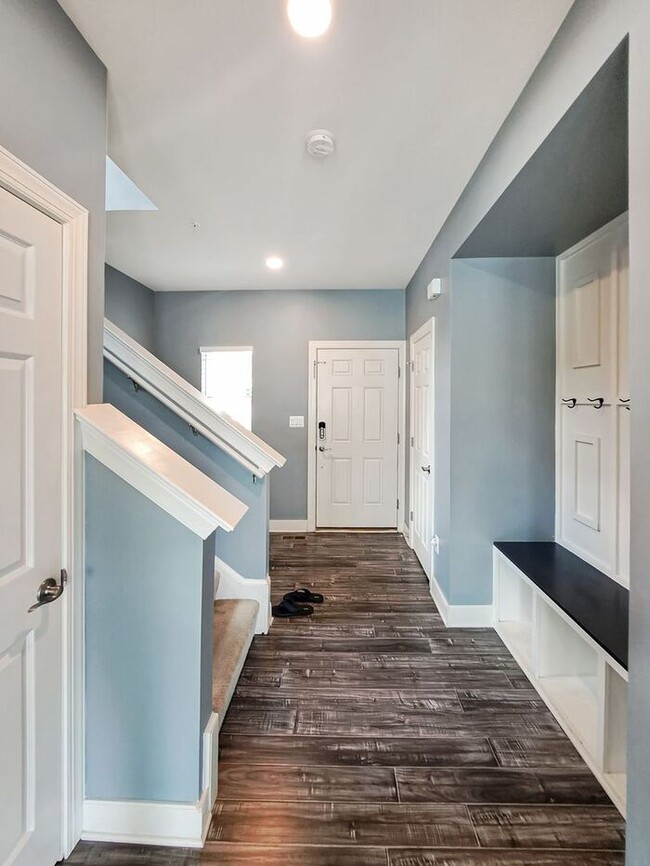 Building Photo - Amazing 3 Level Corner Lot Home in Waldorf...