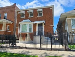 Building Photo - 2306 N Mason Ave