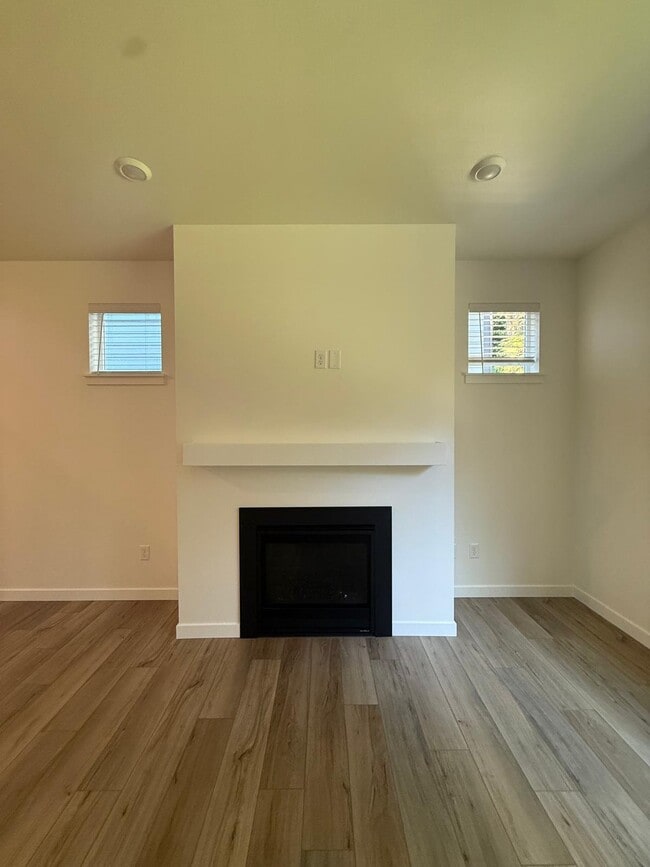 Building Photo - 12138 15th Ct SE