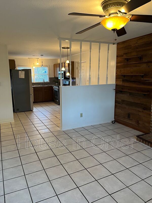 Building Photo - 217 Scottlynn Dr