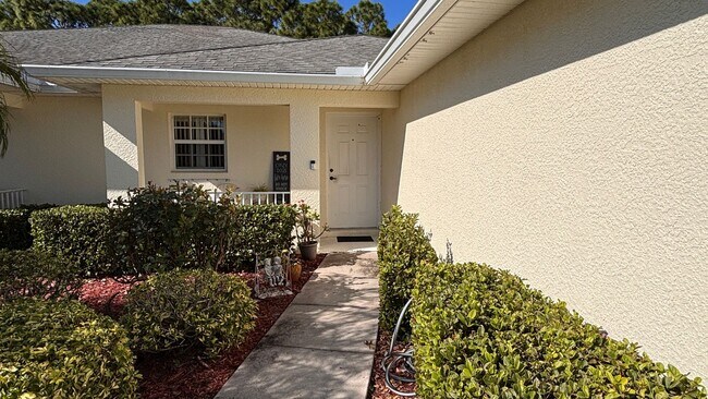 Foto del edificio - 3 BR 2 BA 2 Car Garage Duplex -  Annual Rental -  Sebastian FL