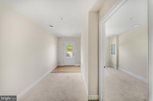 Building Photo - 3525 Carnaby St