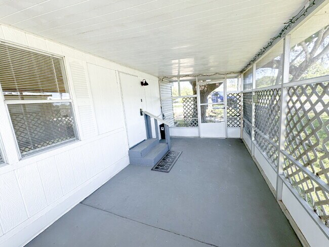Foto del edificio - "Cozy 2-Bedroom Retreat in Haines City - P...