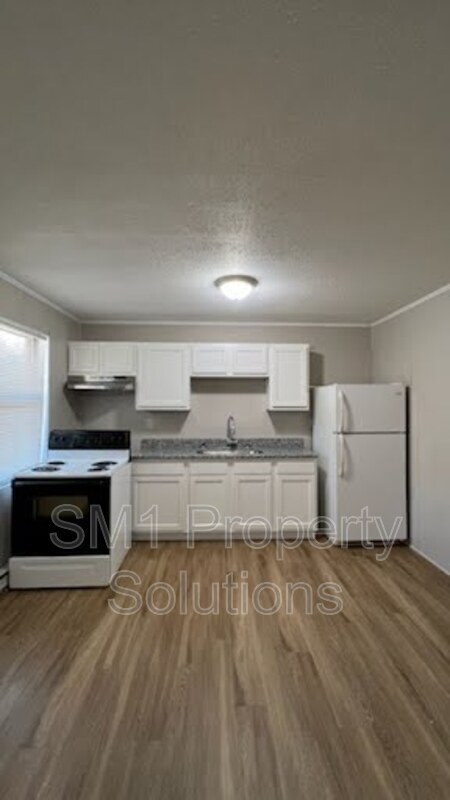 Primary Photo - 1708 Green Oaks Dr SE