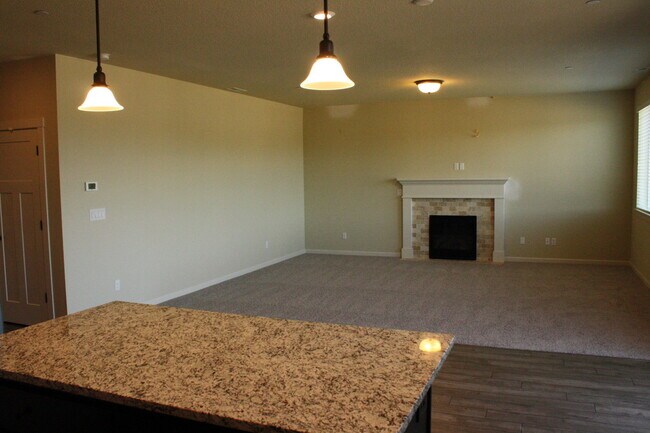 Building Photo - Beautiful Newer Camas Home in Desirable Ne...