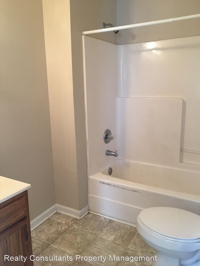 Building Photo - 3 br, 2 bath House - 2115 Fairbrother Street