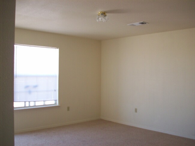 Building Photo - 133 Townsgate Plz
