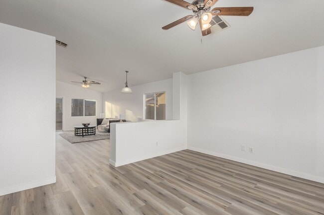 Foto del edificio - 1952 N 103rd Dr