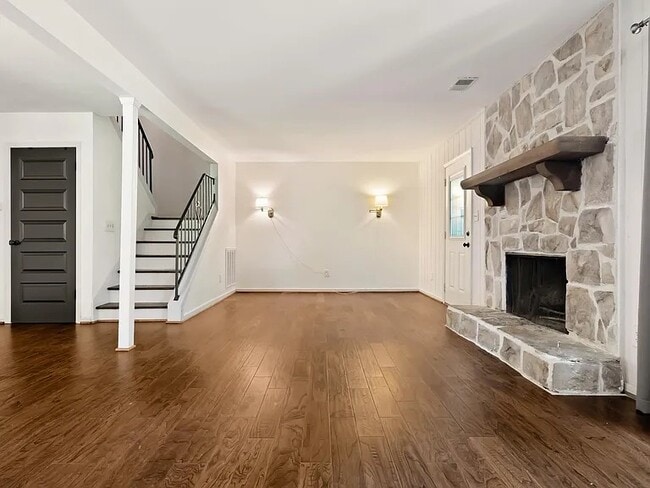 Building Photo - 3260 Overton Manor Dr
