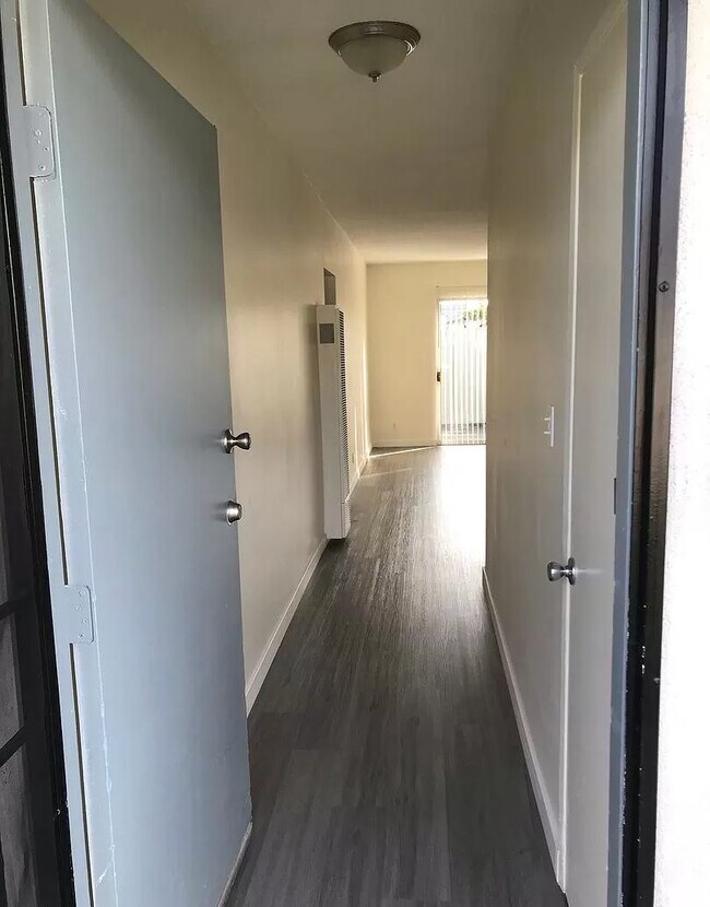 Foto del edificio - 13788 Newland St