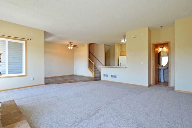 Building Photo - Spacious 2 Bed, 2 Bath Townhome with Abund...