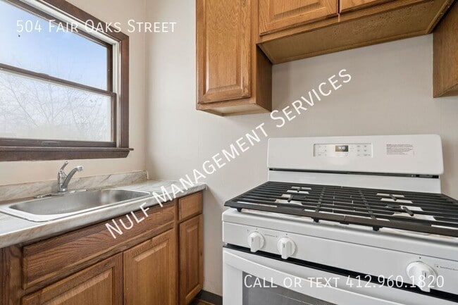 Building Photo - 504 Fair Oaks St