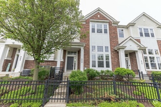 Building Photo - 660 Grosvenor Ln