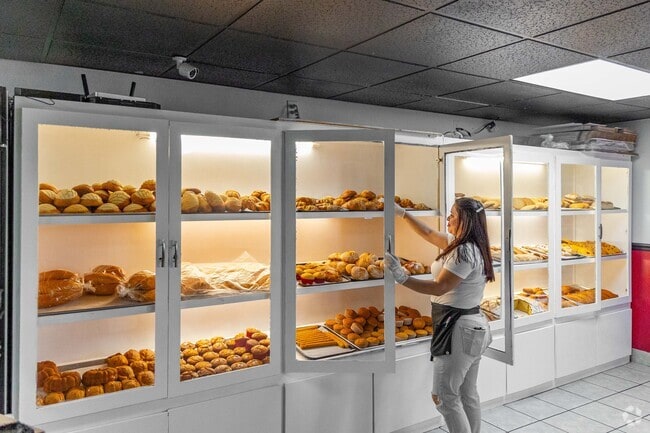 Guatemalteca 2 Restaurant has fresh pastries for pick-up in La Vergne.