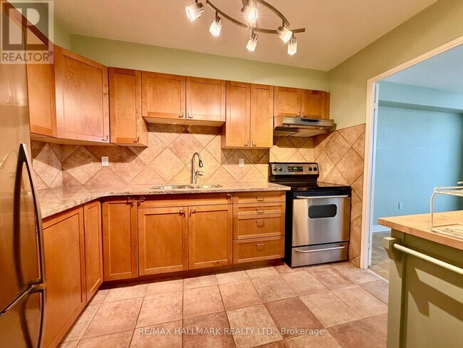 Building Photo - 360 Ridelle Ave