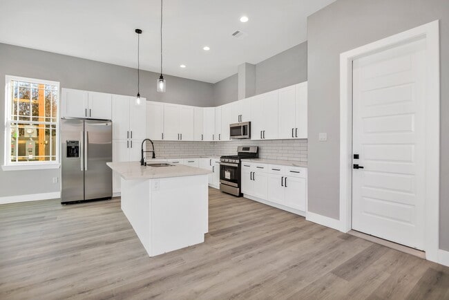 Building Photo - 4924 Winnetka St