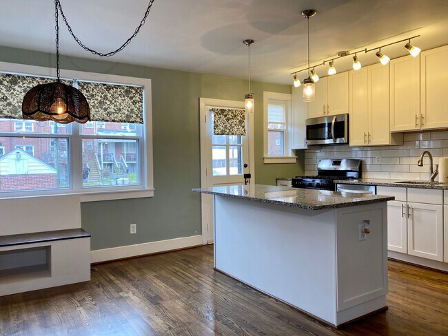 Foto del edificio - Charming 3 Bedroom/1 Bathroom Townhome in ...