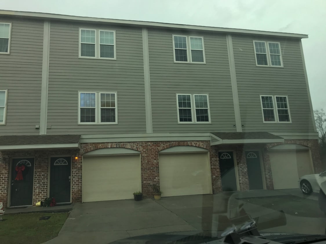 307 Peach St, D'Iberville, MS 39540 Townhome Rentals in D'Iberville