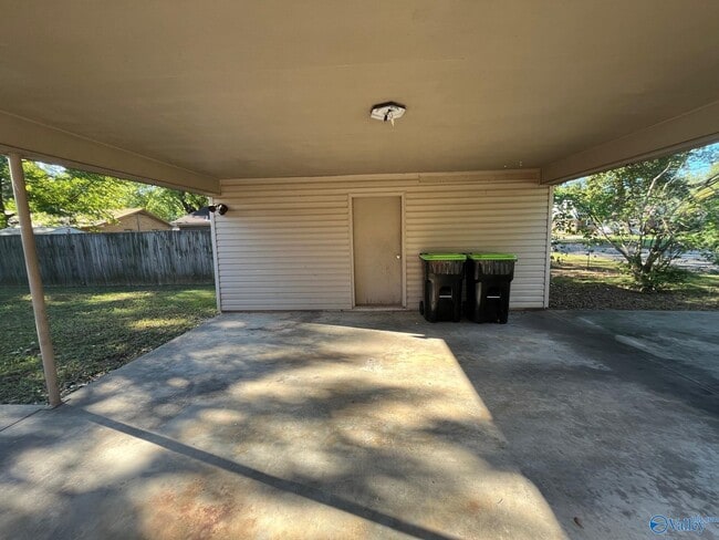 Building Photo - 2201 Apolla Ln SE