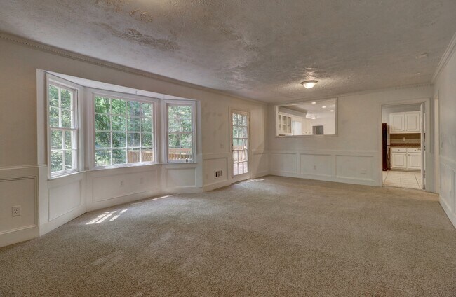 Building Photo - 5581 Fox Glen Cir