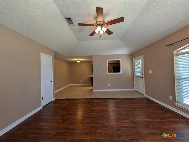 Foto del edificio - 1644 W County Line Rd