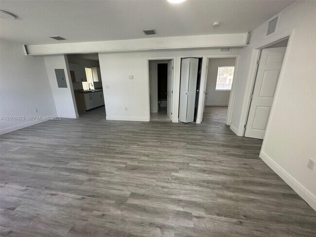 Foto del edificio - 1095 NE 149th St