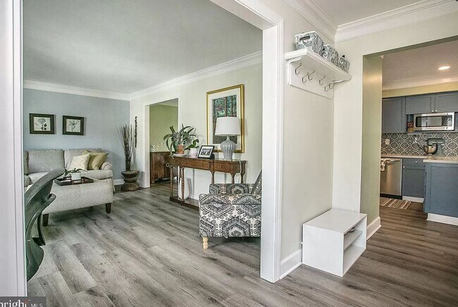 Foto del edificio - 295 Sugartown Rd