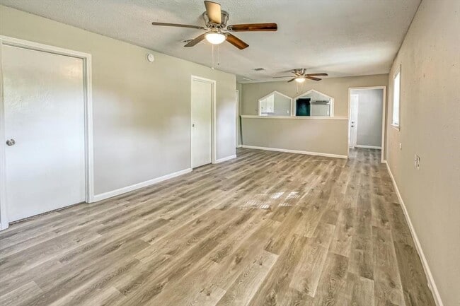 Family Room - 402 W Camp St