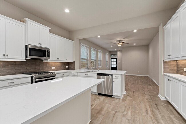 Foto del edificio - 131 Lukewood Cir