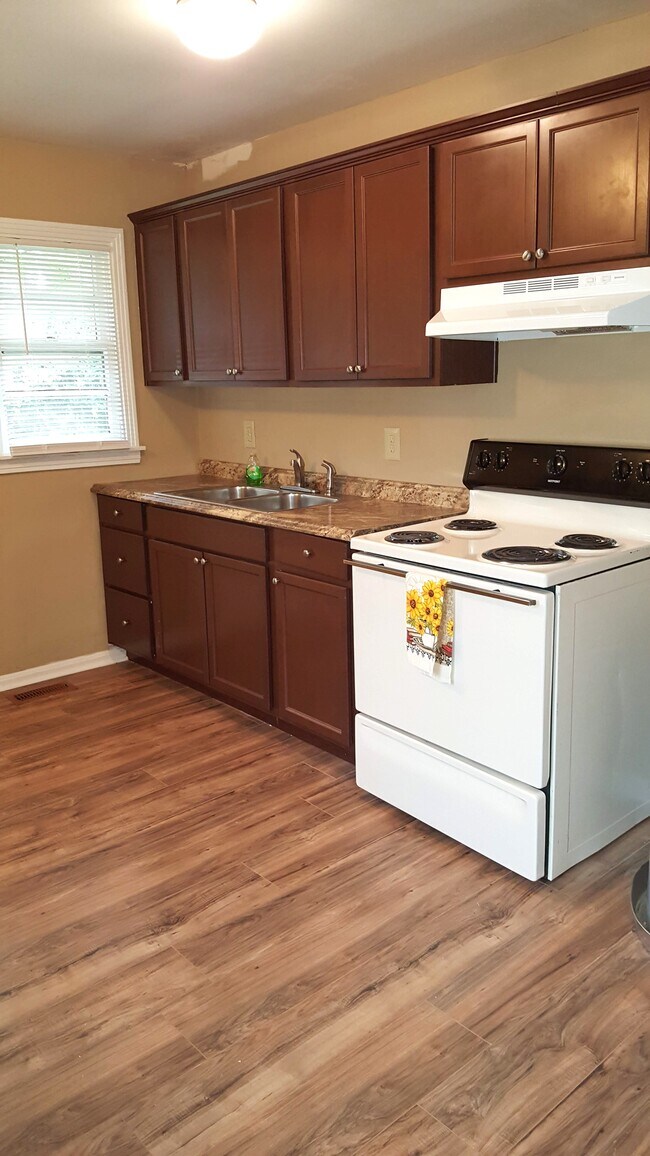 Kitchen - 511 Johnson Street