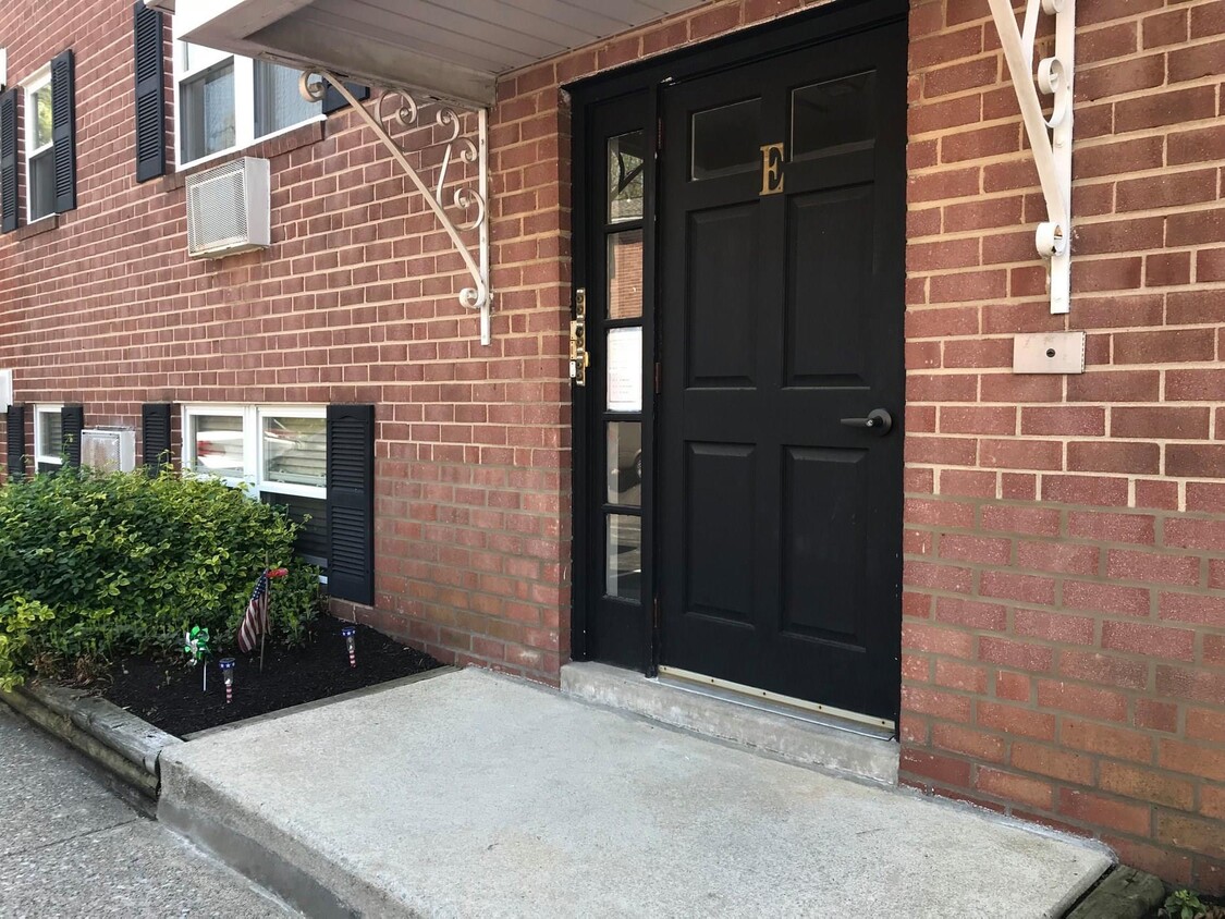 Foto principal - 1 Radnor Dr