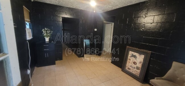 Building Photo - 1176 Garibaldi St SW