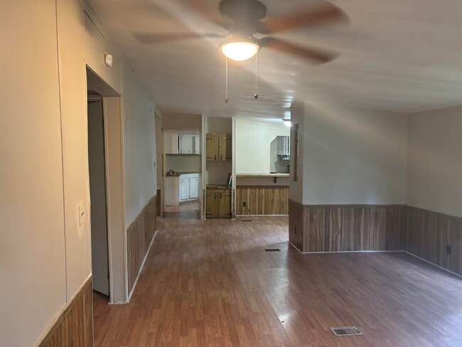 Building Photo - 206 Tropicaire St