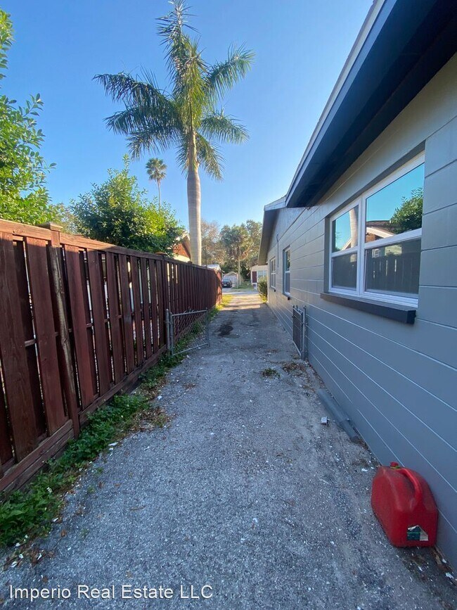 Building Photo - 2 br, 1 bath House - 5117 12th Ave S